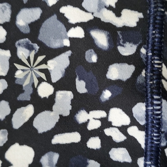 Capris leggings. Black. White and gray. 2 open large pockets 1 zipper pocket. Sm - Picture 4 of 8